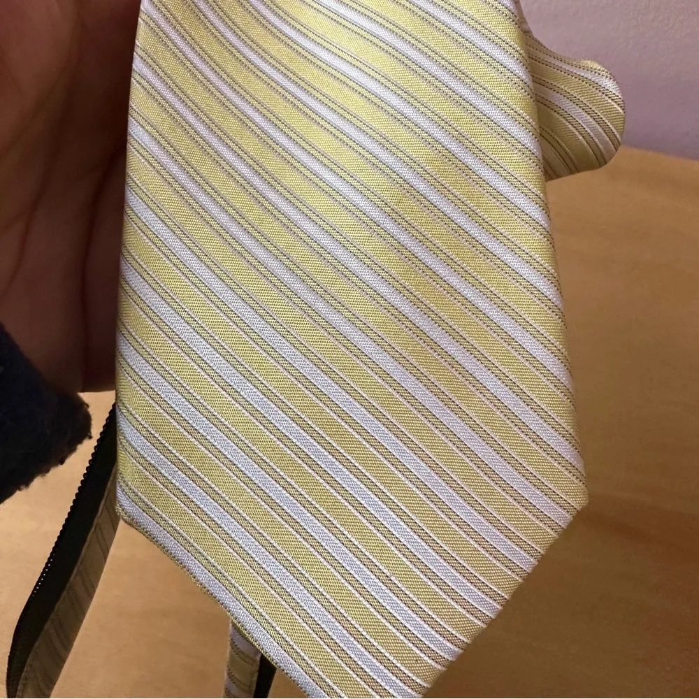 Boy’s Calvin Klein Yellow Striped Zipper 100% Silk Tie